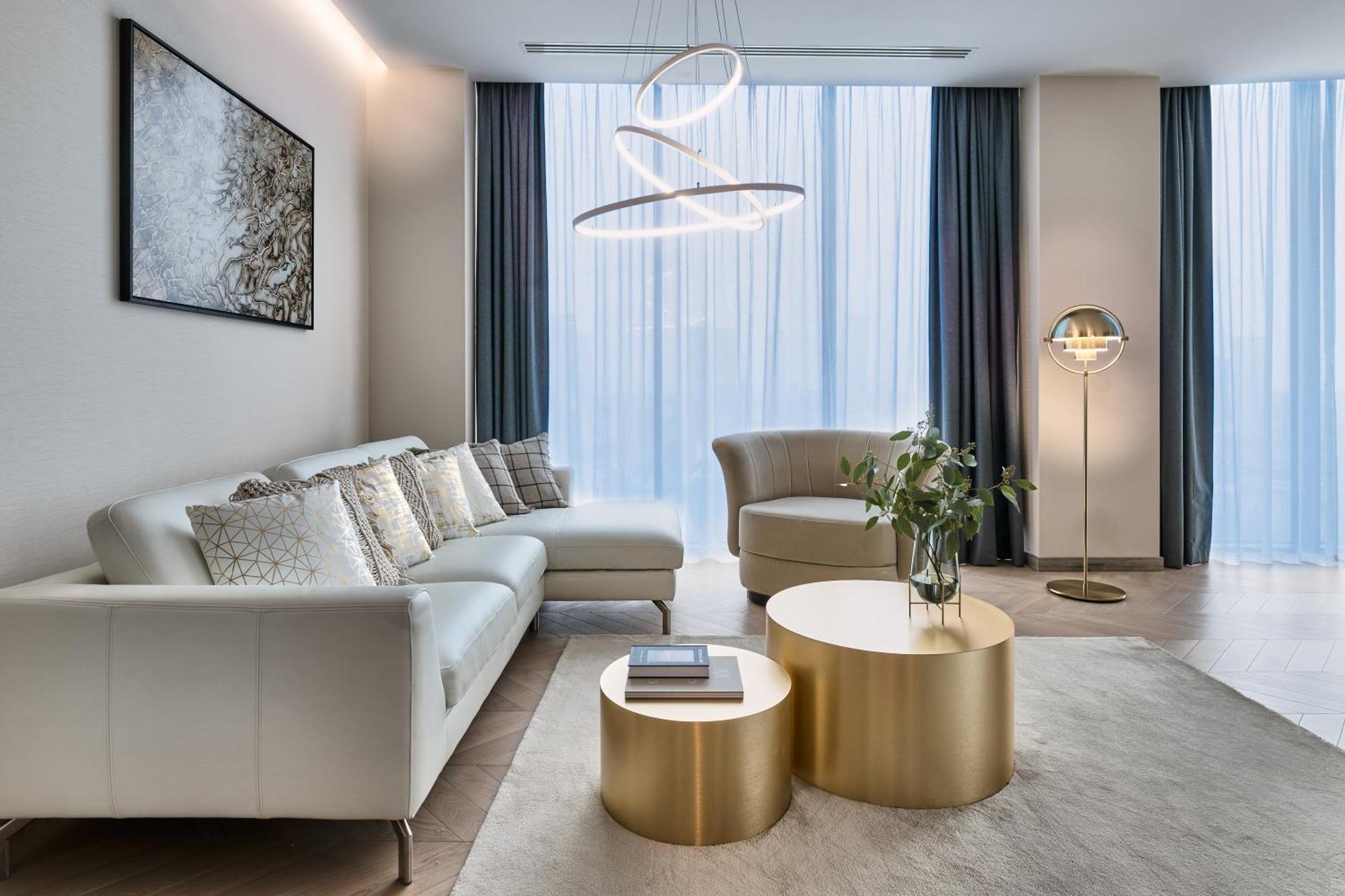 One-Bedroom Suite City View Top Floor or Lounge Access